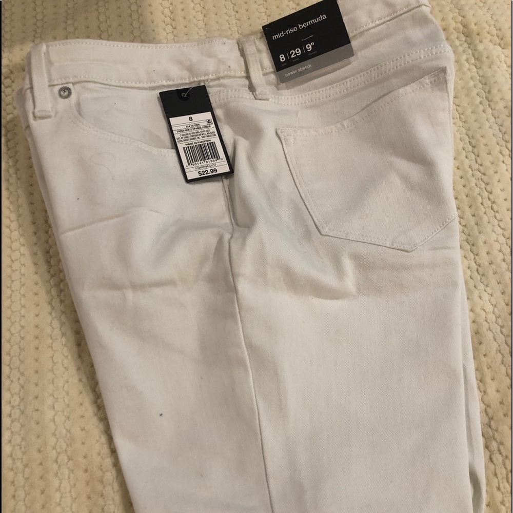 Mossimo white Bermuda Jean shorts size 8